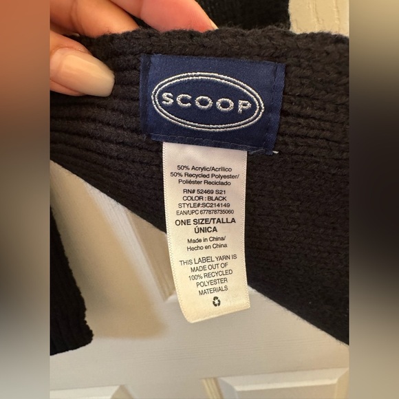 Scoop Scarf - Picture 2 of 2
